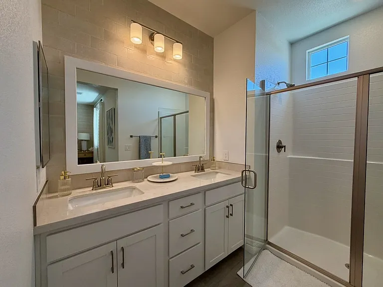 802 Royal Beekman St — Photo 32