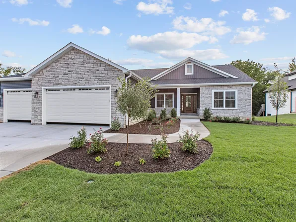 11120 W Deer Creek Dr, Winfield, IN 46307