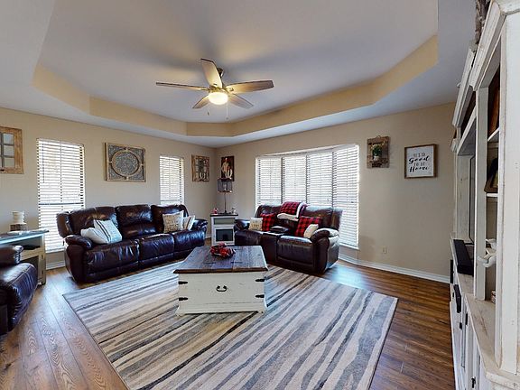 4th image of 18 Brookside Dr