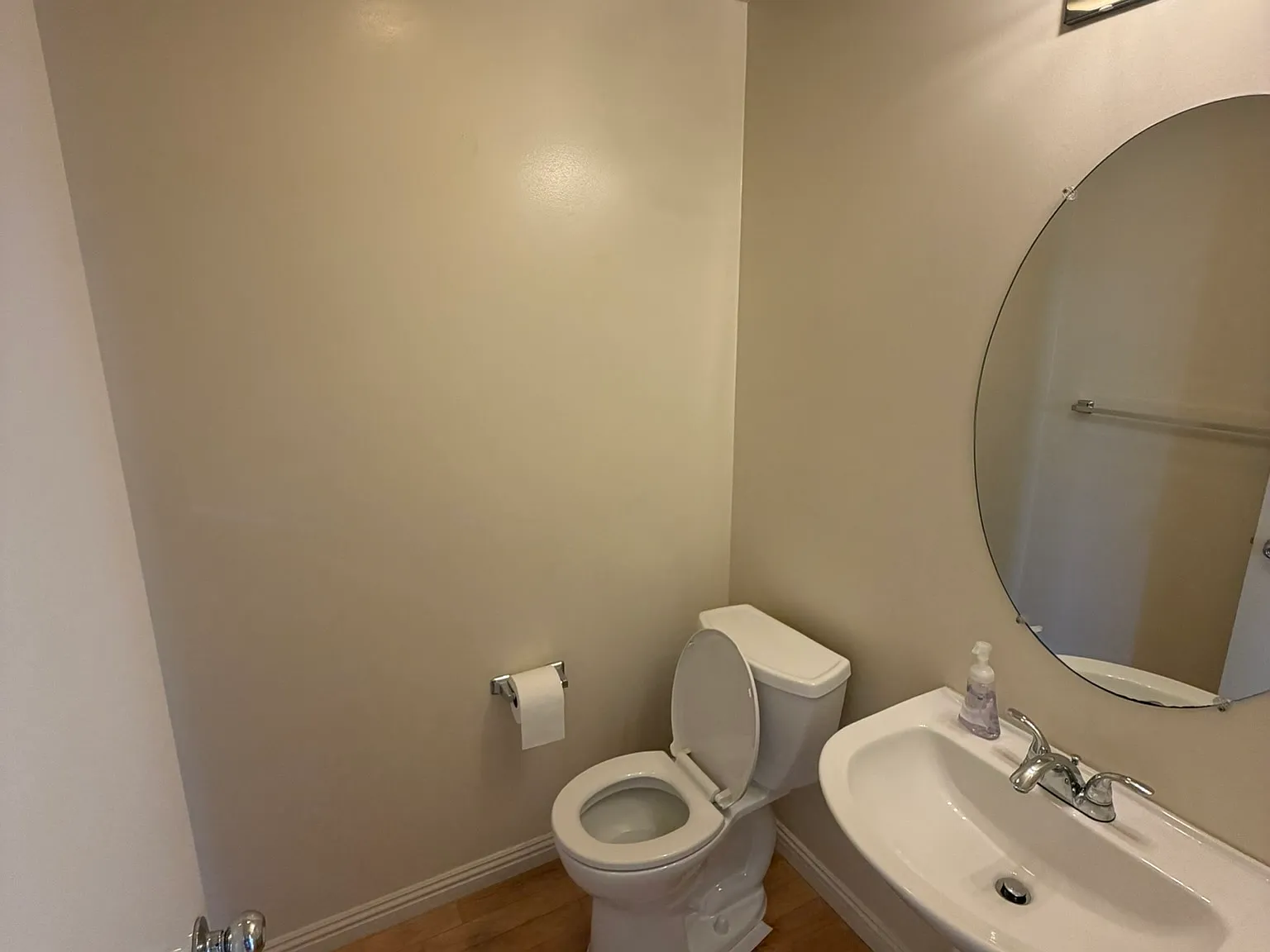3 bed, 2.5 bath, 1734 sqft, $4,250 — Photo 2