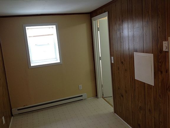 5th image of 123 E Broadway St