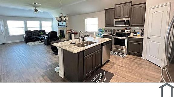 3rd image of 516 Firethorn Dr