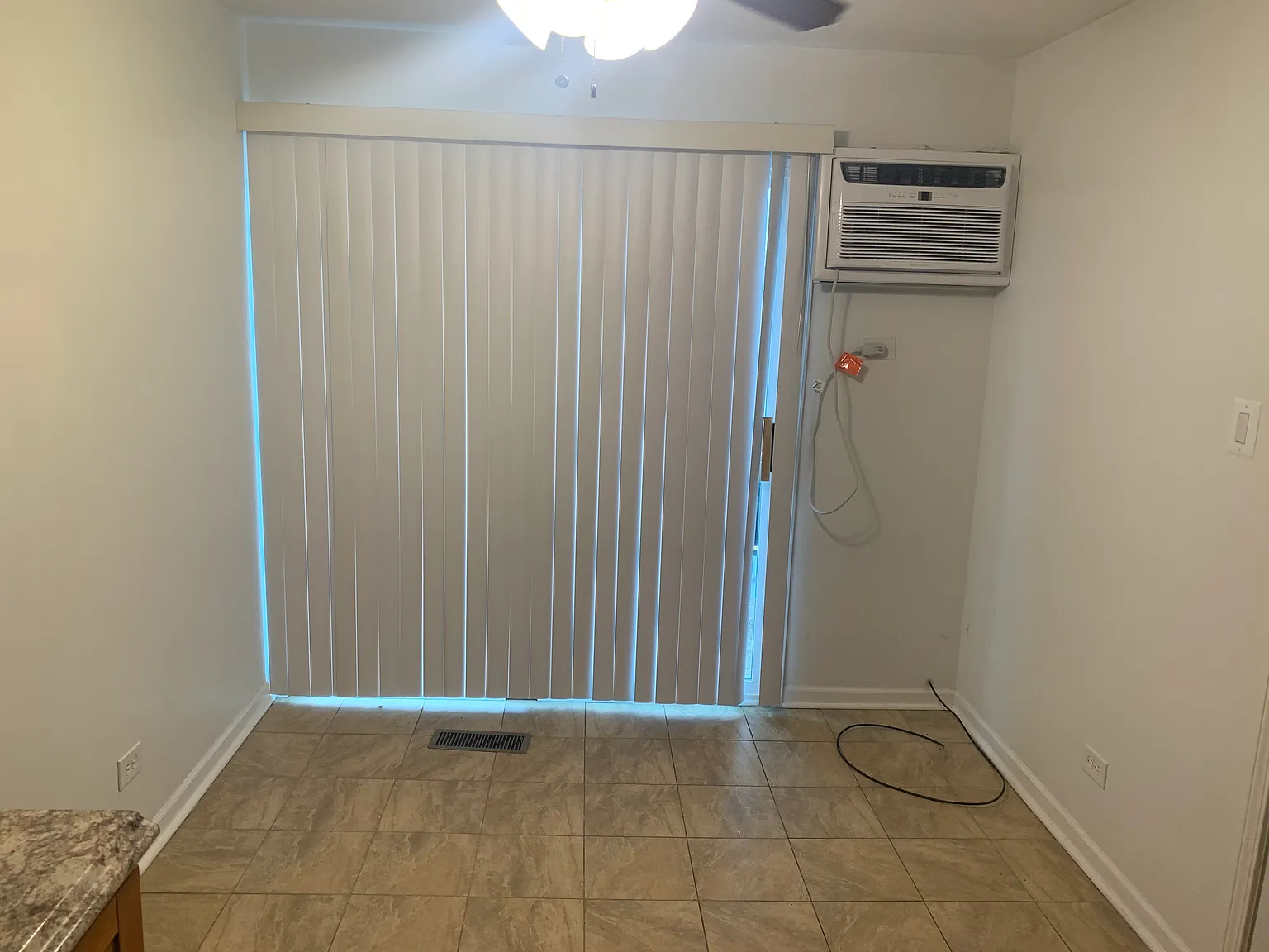 2 bed, 900 sqft, $1,575 — Photo 2