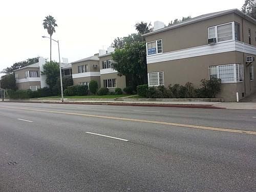 3rd image of 8006 Fountain Ave
