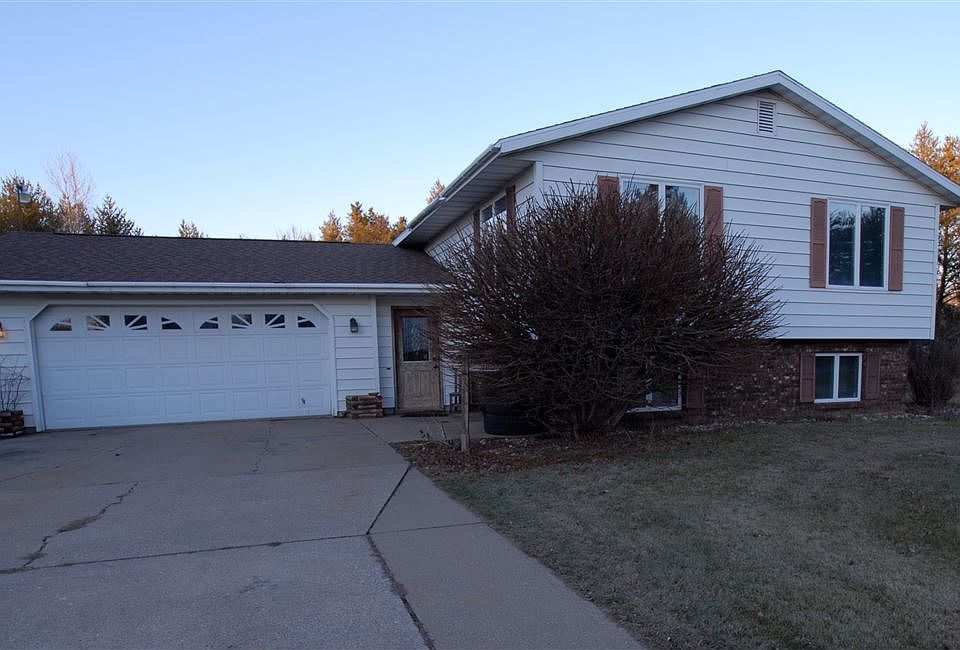 1st image of 390 Fairview Ln