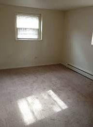 2nd image of 140 Bourne Ave APT 1