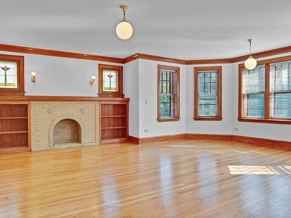 1st image of 706 W Wellington Ave APT 1