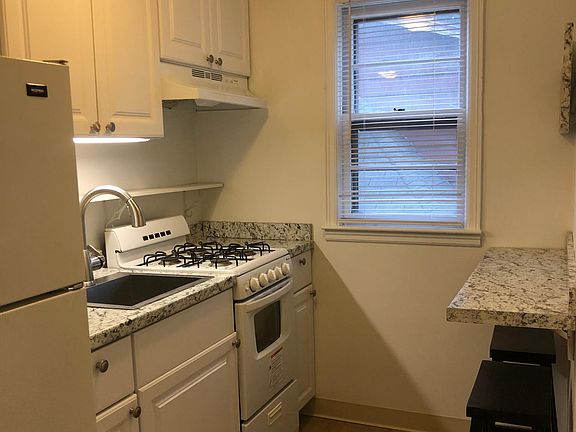 5th image of 1479 Belmont Ave Floor 3