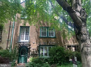 31 Hilltop Rd, Philadelphia, PA 19118