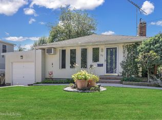 88 Stowe Ave, Babylon, NY