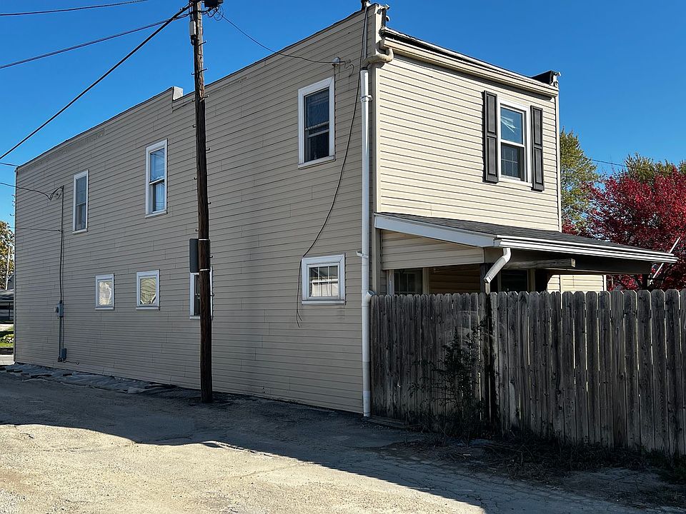 2nd image of 120 Oak St
