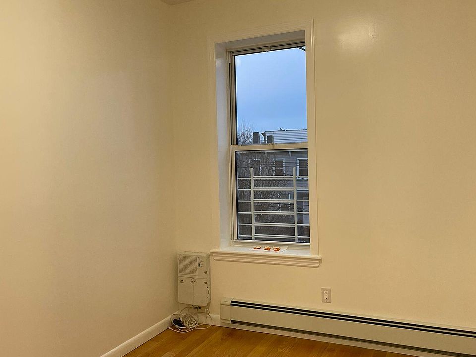 1st image of 190 Eldert Ln