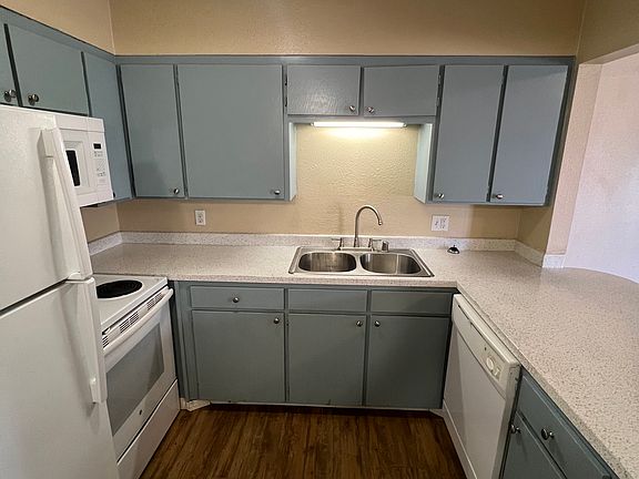 3rd image of 2113 E 9th St #16