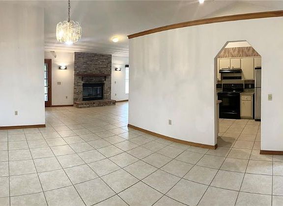 5th image of 5590 SE 42nd Ave