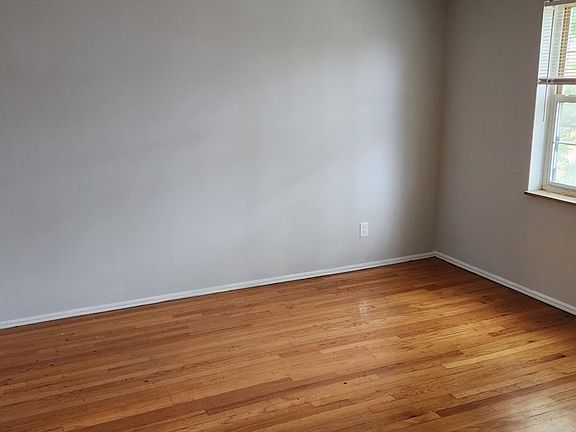 4th image of 2917 Chippewa St Unit C