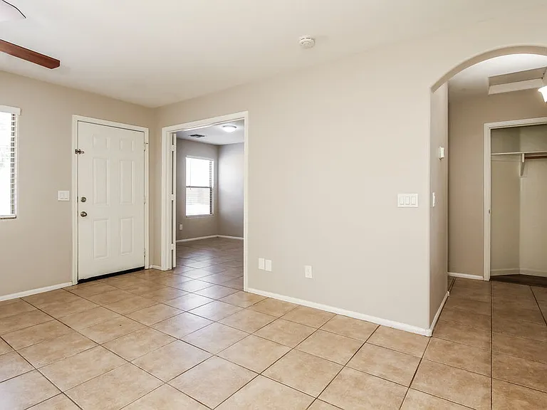 12508 W Windsor Blvd — Photo 3