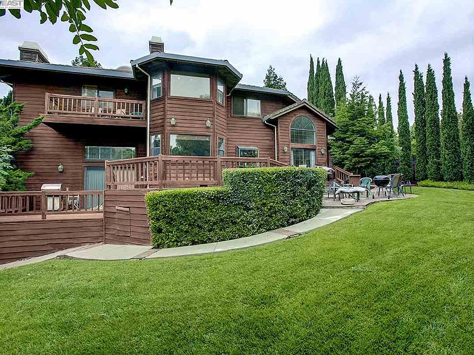 2nd image of 44436 Martingale Ct