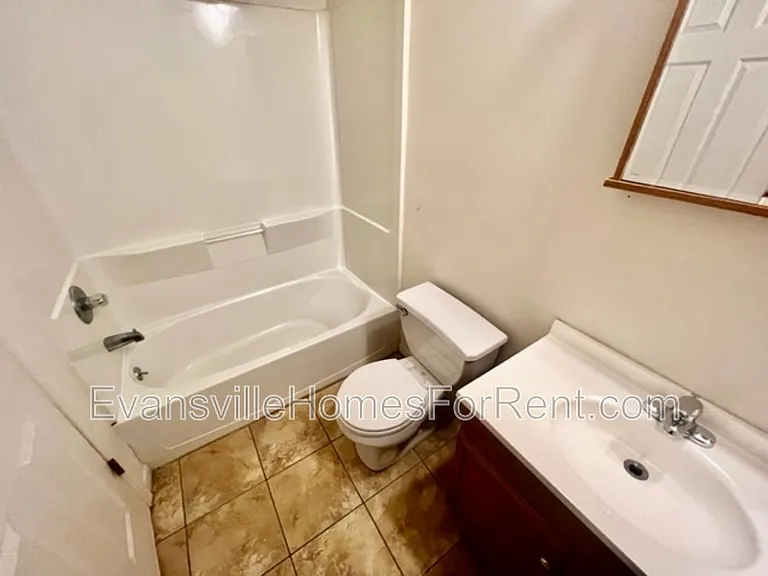 27 W Franklin St — Photo 10