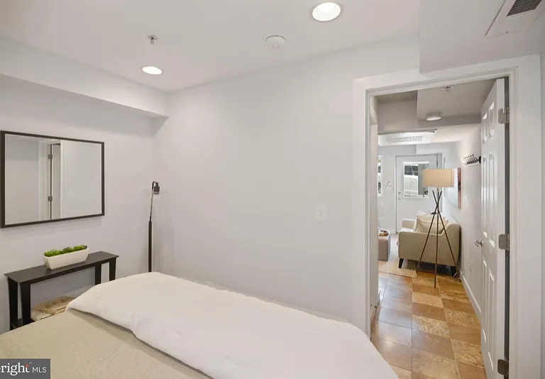 518 Hobart Pl NW #1 — Photo 5