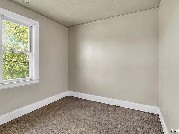 3rd image of 4025 Clements St