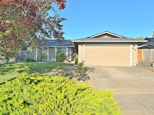 960 N Rose St, Phoenix, OR 97535