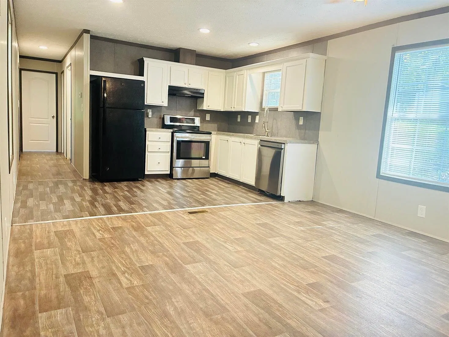376 Skylark Home 20 — Photo 3