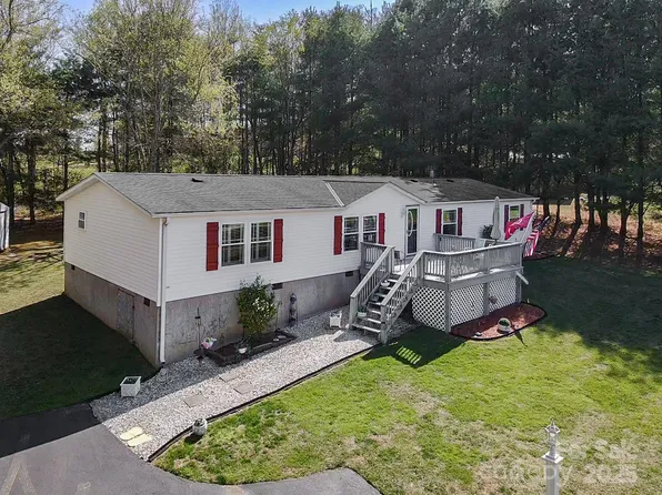 62 Largo Ln, Hendersonville, NC 28792