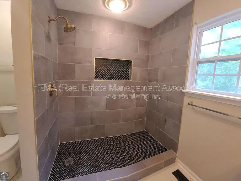 363 N 16th St — Photo 20