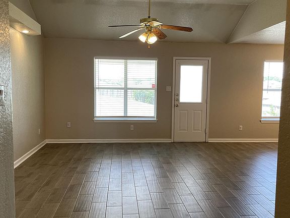 3rd image of 2908 Curtis Dr