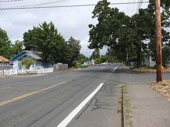 2nd image of 2513 Fort Vancouver Way