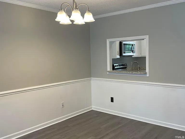 3205 Warwick Dr — Photo 4