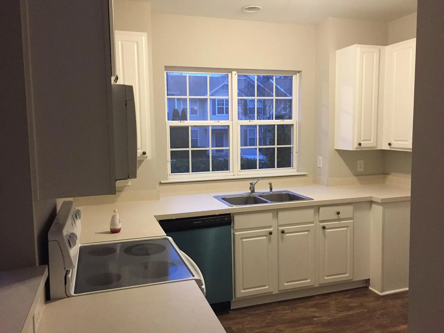 3 bed, 1368 sqft, $1,799 — Photo 3