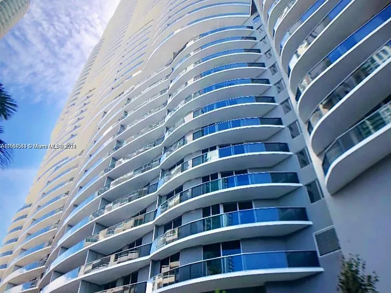 488 NE 18th St #311 — Photo 33