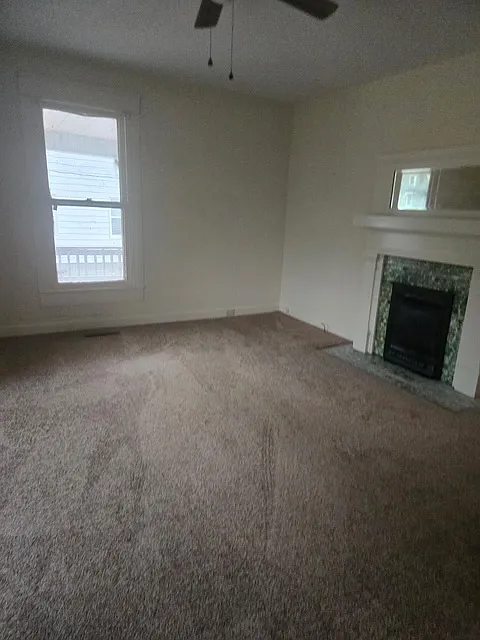 3 bed, 1.5 bath, 3247 sqft, $1,300 — Photo 4