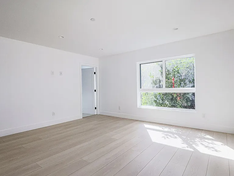 New Construction Luxury 4 Bed Townhomes With Roof Decks — Photo 64