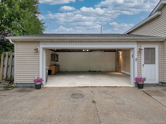2nd image of 3023 Baker Hts