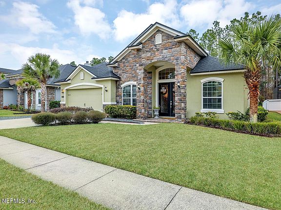 3rd image of 208 Cloisterbane Dr