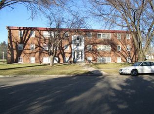 400 W 10th St APT 10, Morris, MN 56267