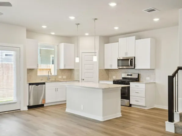 2206 Blue Heron Dr, Kemah, TX 77565