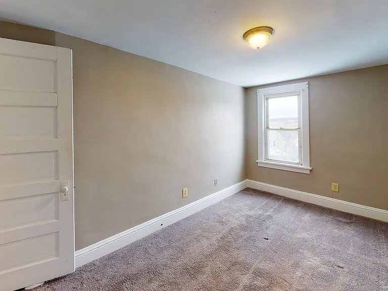 208 S 5th St — Photo 5