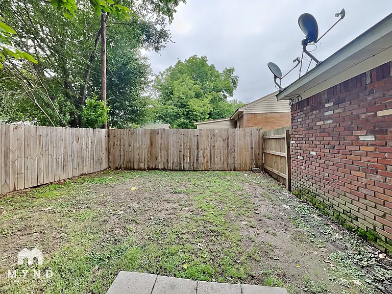 2154 Ashland Dr — Photo 22