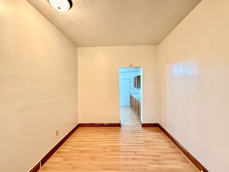 223 S 6th St — Photo 19