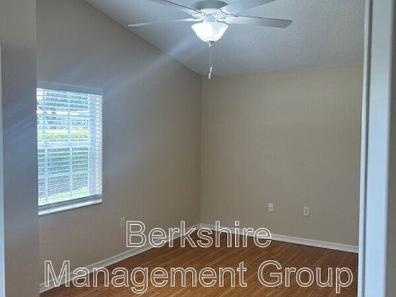 4th image of 1106 Brook Meadow Dr