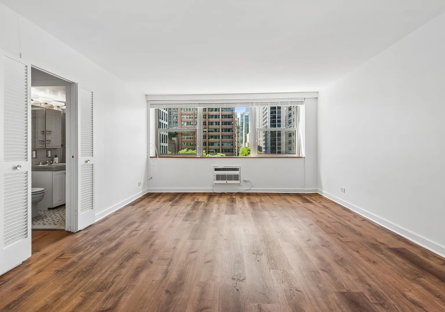 Studio, 572 sqft, $1,850 — Photo 3