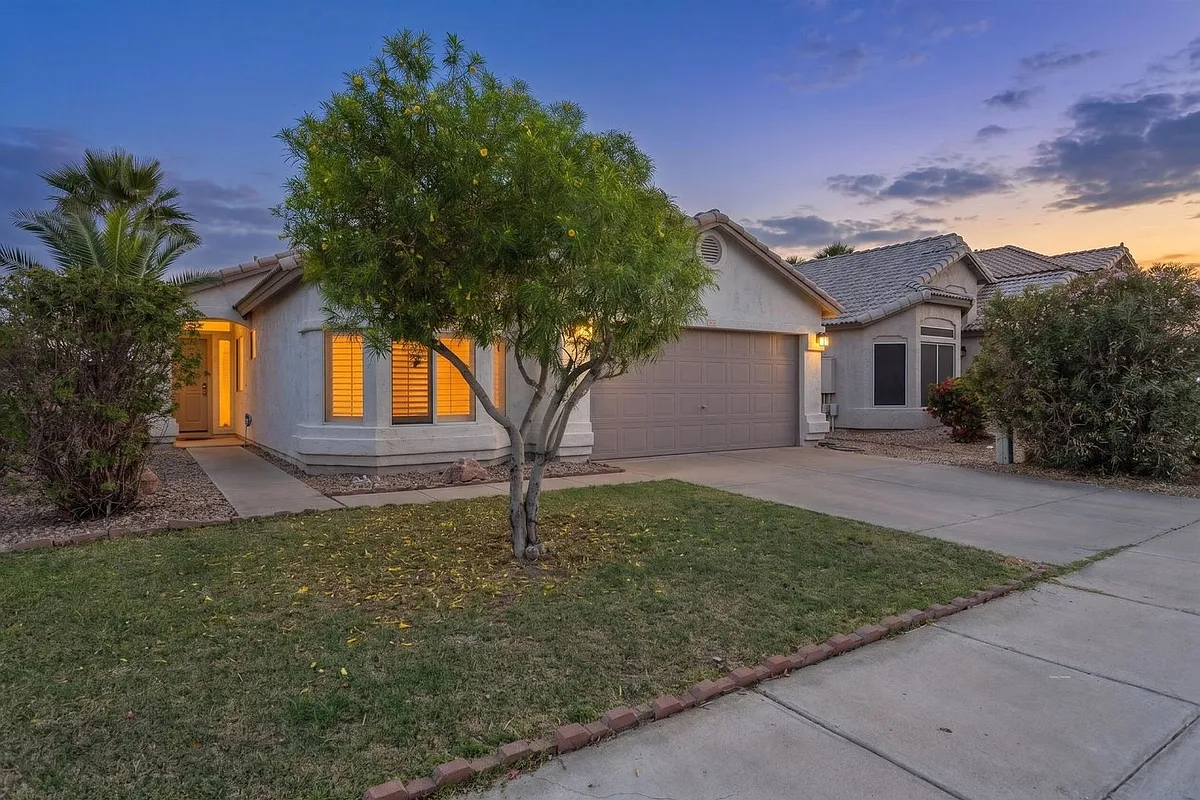 Building Photo - 921 E Montoya Ln