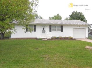 219 Cedarlane Dr, Wellsville, KS 66092