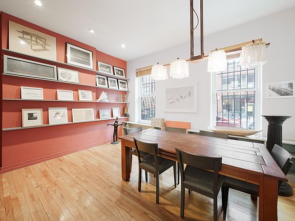 4th image of 305 W 20th St