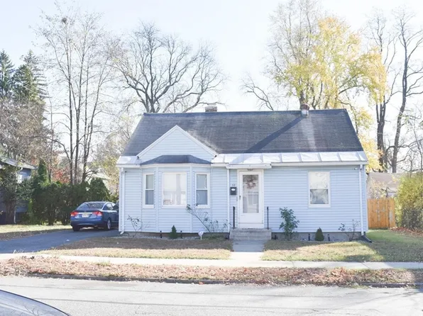 33 Farnsworth St, Springfield, MA 01107
