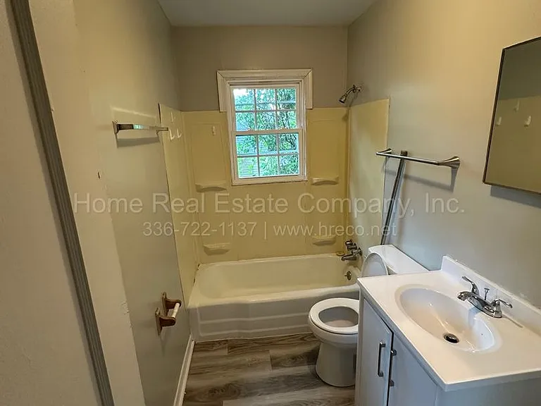 1403 Underwood Ave — Photo 4