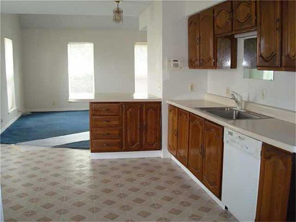 5th image of 18510 Frazier Ln
